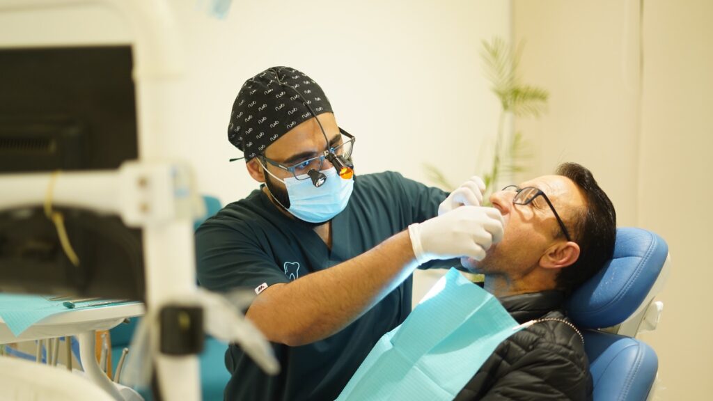 Mushtaq Dental Clinic Hero Section